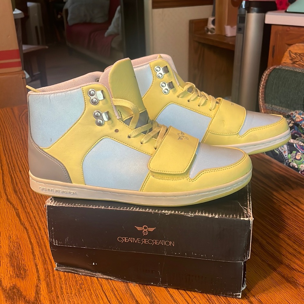 Creative recreation, women’s Cesario incise, 8.5, butter reflective color.